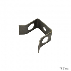 Lock plate for steering shaft flange to steering box